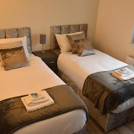 Cozy! 2-bedroom Exclusive Near City Centre Easton Speedwell Sleeps Upto 6 *