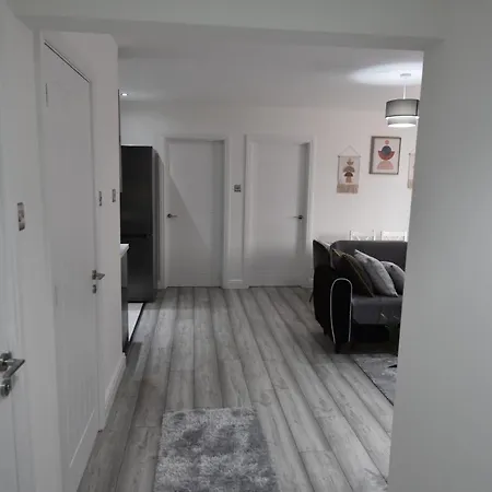 Cozy! 2-bedroom Exclusive Near City Centre Easton Speedwell Sleeps Upto 6 *