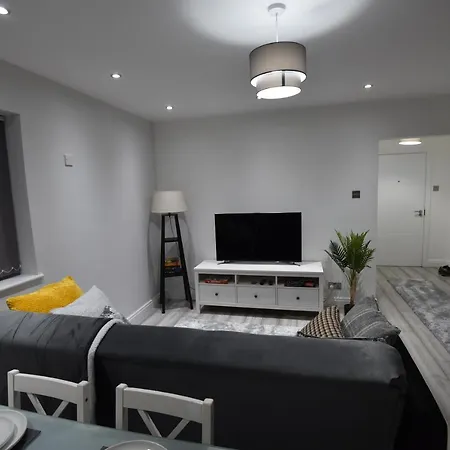 Cozy! 2-bedroom Exclusive Near City Centre Easton Speedwell Sleeps Upto 6 Apartment *