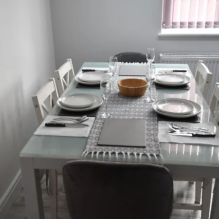 Cozy! 2-bedroom Exclusive Near City Centre Easton Speedwell Sleeps Upto 6 *