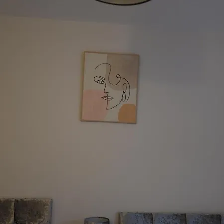 Apartment Cozy! 2-bedroom Exclusive Near City Centre Easton Speedwell Sleeps Upto 6 *