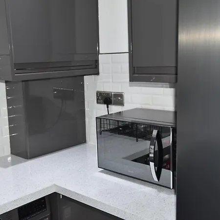 Cozy! 2-bedroom Exclusive Near City Centre Easton Speedwell Sleeps Upto 6 Apartment *