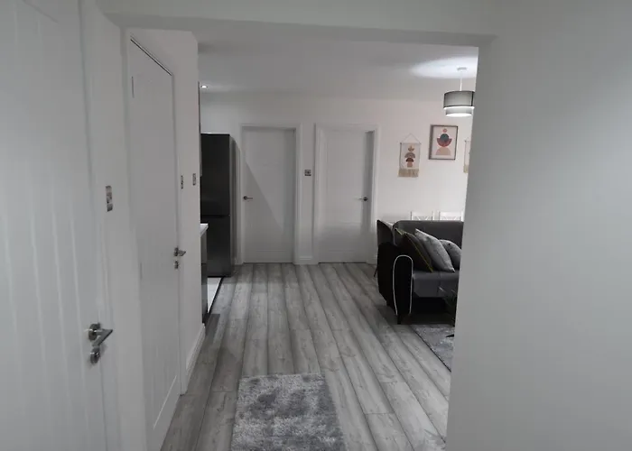 Cozy! 2-bedroom Exclusive Near City Centre Easton Speedwell Sleeps Upto 6 *