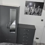 Cozy! 2-bedroom Exclusive Near City Centre Easton Speedwell Sleeps Upto 6 بريستول