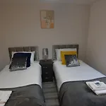 Cozy! 2-bedroom Exclusive Near City Centre Easton Speedwell Sleeps Upto 6 شقة *